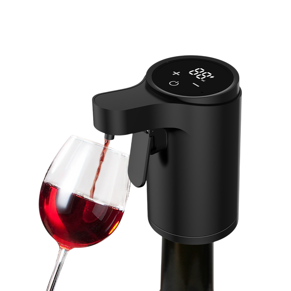 Dispensador automático de líquidos con pantalla digital superior sirviendo vino tinto en una copa, diseñado en un cuerpo cilíndrico negro.