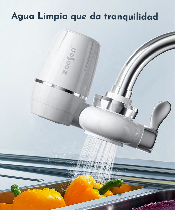 Purificador de agua Zoosen instalado en un grifo de cocina lavando verduras, con texto sobre agua limpia y salud.